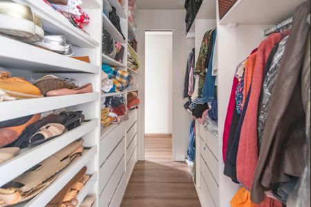 Apartamento à venda com 132m², 3 quartos e 3 vagasCloset do quarto 3