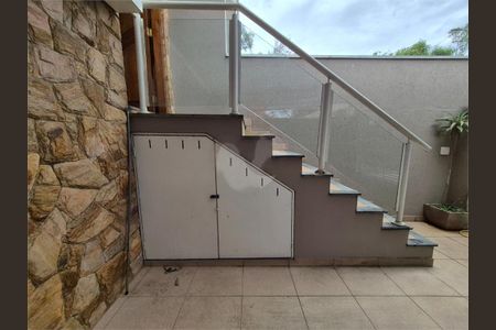 Casa à venda com 3 quartos, 134m² em Vila Fiat Lux, São Paulo