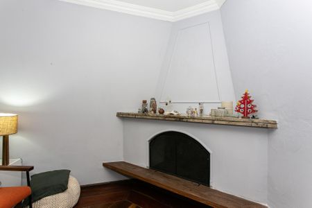 Casa à venda com 250m², 6 quartos e 2 vagasCasa 2 - Lareira da Sala