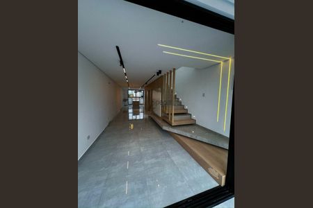 Casa à venda com 3 quartos, 197m² em Vila Carrão, São Paulo