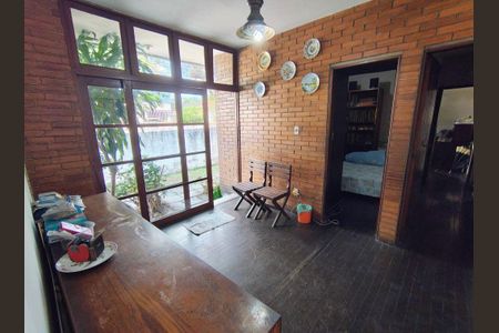 Casa à venda com 3 quartos, 255m² em São Francisco, Niterói