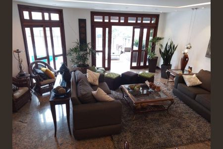 Casa à venda com 3 quartos, 240m² em Badu, Niterói