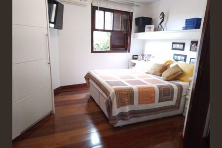 Casa à venda com 3 quartos, 240m² em Badu, Niterói