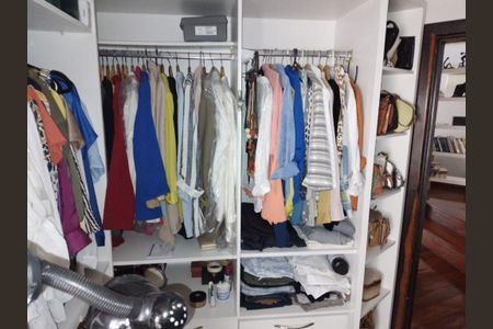 Casa à venda com 3 quartos, 240m² em Badu, Niterói