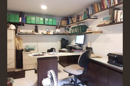 Casa à venda com 3 quartos, 240m² em Badu, Niterói