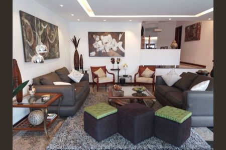 Casa à venda com 3 quartos, 240m² em Badu, Niterói