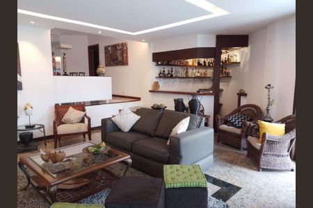 Casa à venda com 3 quartos, 240m² em Badu, Niterói