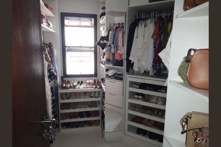 Casa à venda com 3 quartos, 240m² em Badu, Niterói