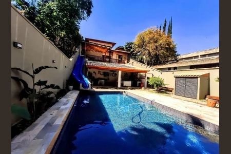 Casa à venda com 471m², 3 quartos e 4 vagas
