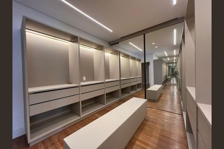 Casa à venda com 4 quartos, 550m² em Alphaville Residencial Zero, Barueri