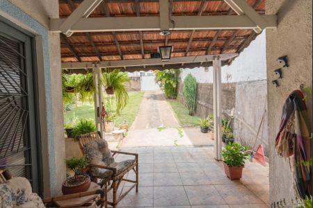 Casa à venda com 94m², 2 quartos e 4 vagasVaranda