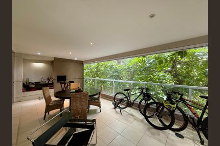 Apartamento para alugar com 180m², 3 quartos e 3 vagasVaranda