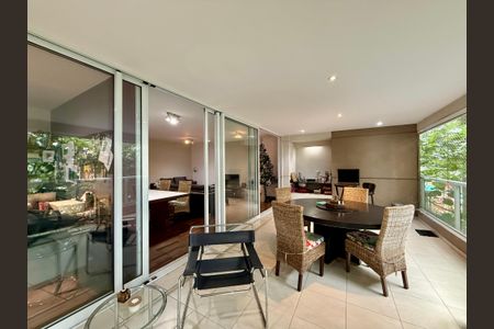 Apartamento para alugar com 180m², 3 quartos e 3 vagasVaranda