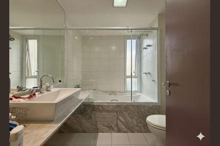 Apartamento para alugar com 180m², 3 quartos e 3 vagasBanheiro Suíte 2