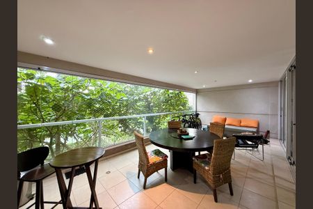 Apartamento para alugar com 180m², 3 quartos e 3 vagasVaranda 