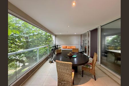 Apartamento para alugar com 180m², 3 quartos e 3 vagasVaranda