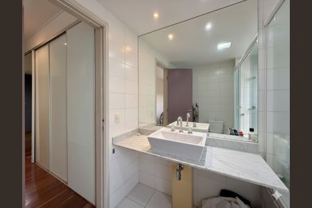 Apartamento para alugar com 180m², 3 quartos e 3 vagasBanheiro Suíte 2