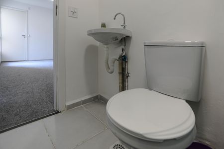 Apartamento para alugar com 46m², 2 quartos e 1 vaga Apartamento para alugar com 46m², 2 quartos e 1 vagaBanheiro