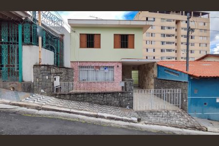 Casa à venda com 177m², 4 quartos e 2 vagas Casa à venda com 177m², 4 quartos e 2 vagasFachada