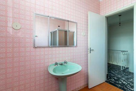 Casa à venda com 177m², 4 quartos e 2 vagas Casa à venda com 177m², 4 quartos e 2 vagasBanheiro 1