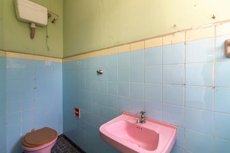 Casa à venda com 177m², 4 quartos e 2 vagas Casa à venda com 177m², 4 quartos e 2 vagasBanheiro de Serviço