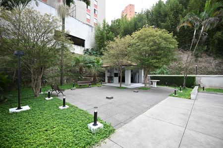Apartamento à venda com 120m², 4 quartos e 2 vagasChurrasqueira