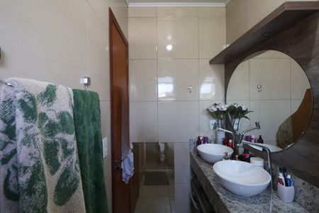 Casa à venda com 234m², 4 quartos e 2 vagasBanheiro da Suíte