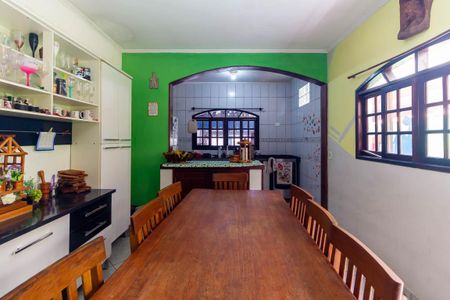 Casa à venda com 270m², 4 quartos e 4 vagas Casa à venda com 270m², 4 quartos e 4 vagasCozinha