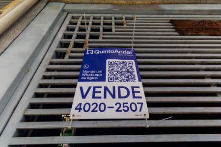 Casa à venda com 270m², 4 quartos e 4 vagas Casa à venda com 270m², 4 quartos e 4 vagasPlaca