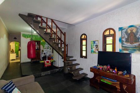 Casa à venda com 270m², 4 quartos e 4 vagas Casa à venda com 270m², 4 quartos e 4 vagasSala