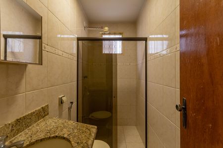 Casa à venda com 210m², 4 quartos e 2 vagas Casa à venda com 210m², 4 quartos e 2 vagasBanheiro Social