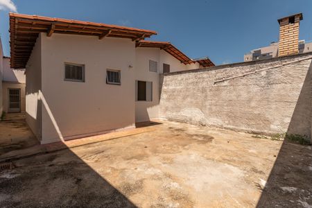 Casa à venda com 210m², 4 quartos e 2 vagas Casa à venda com 210m², 4 quartos e 2 vagasQuintal