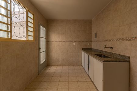 Casa à venda com 210m², 4 quartos e 2 vagas Casa à venda com 210m², 4 quartos e 2 vagasCozinha