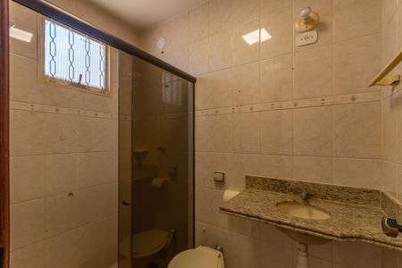 Casa à venda com 210m², 4 quartos e 2 vagas Casa à venda com 210m², 4 quartos e 2 vagasBanheiro Suíte