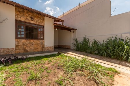 Casa à venda com 210m², 4 quartos e 2 vagas Casa à venda com 210m², 4 quartos e 2 vagasEntrada
