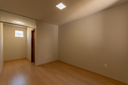 Casa à venda com 210m², 4 quartos e 2 vagas Casa à venda com 210m², 4 quartos e 2 vagasSuíte