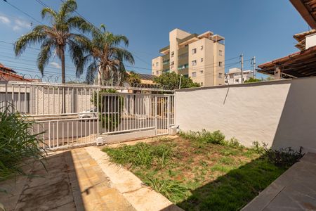 Casa à venda com 210m², 4 quartos e 2 vagas Casa à venda com 210m², 4 quartos e 2 vagasEntrada