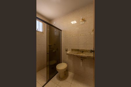 Casa à venda com 210m², 4 quartos e 2 vagas Casa à venda com 210m², 4 quartos e 2 vagasBanheiro Suíte