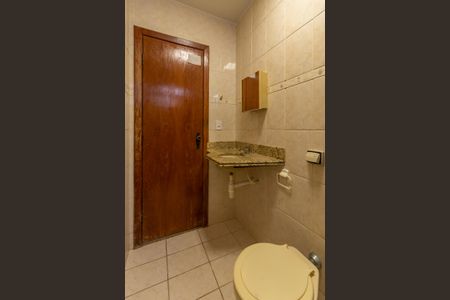 Casa à venda com 210m², 4 quartos e 2 vagas Casa à venda com 210m², 4 quartos e 2 vagasBanheiro Social