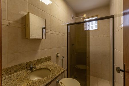 Casa à venda com 210m², 4 quartos e 2 vagas Casa à venda com 210m², 4 quartos e 2 vagasBanheiro Social