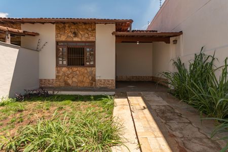 Casa à venda com 210m², 4 quartos e 2 vagas Casa à venda com 210m², 4 quartos e 2 vagasEntrada