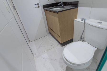 Banheiro de kitnet/studio para alugar com 1 quarto, 29m² em Perdizes, São Paulo
