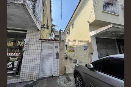 Casa à venda com 340m², 4 quartos e 3 vagas Casa à venda com 340m², 4 quartos e 3 vagasFachada