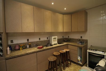 Casa à venda com 340m², 4 quartos e 3 vagasSala/Cozinha