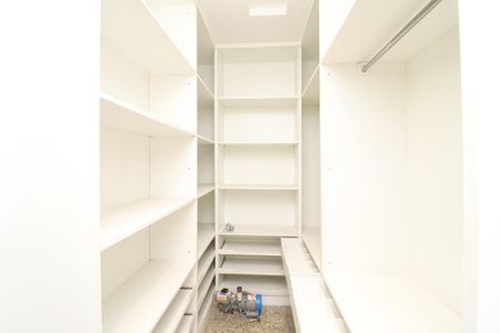 Casa à venda com 340m², 4 quartos e 3 vagasCloset da suíte 3