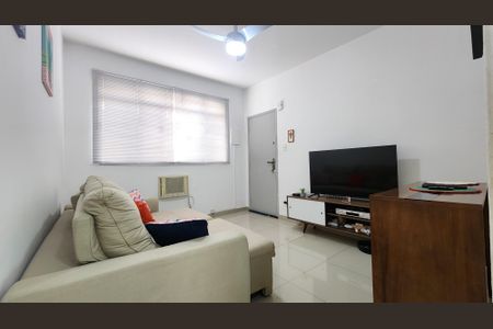 Sala de apartamento para alugar com 2 quartos, 70m² em Gonzaga, Santos