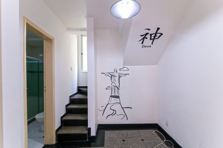 Casa de condomínio para alugar com 160m², 4 quartos e 2 vagas Casa de condomínio para alugar com 160m², 4 quartos e 2 vagasBanheiro Corredor