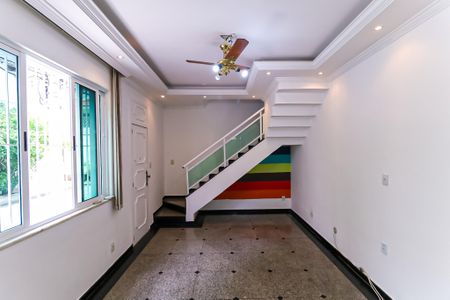 Casa de condomínio para alugar com 160m², 4 quartos e 2 vagas Casa de condomínio para alugar com 160m², 4 quartos e 2 vagasSala