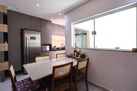 Apartamento à venda com 64m², 2 quartos e 2 vagasCozinha