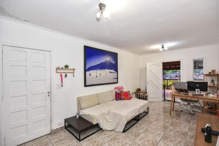 Casa à venda com 200m², 3 quartos e 3 vagasSala
